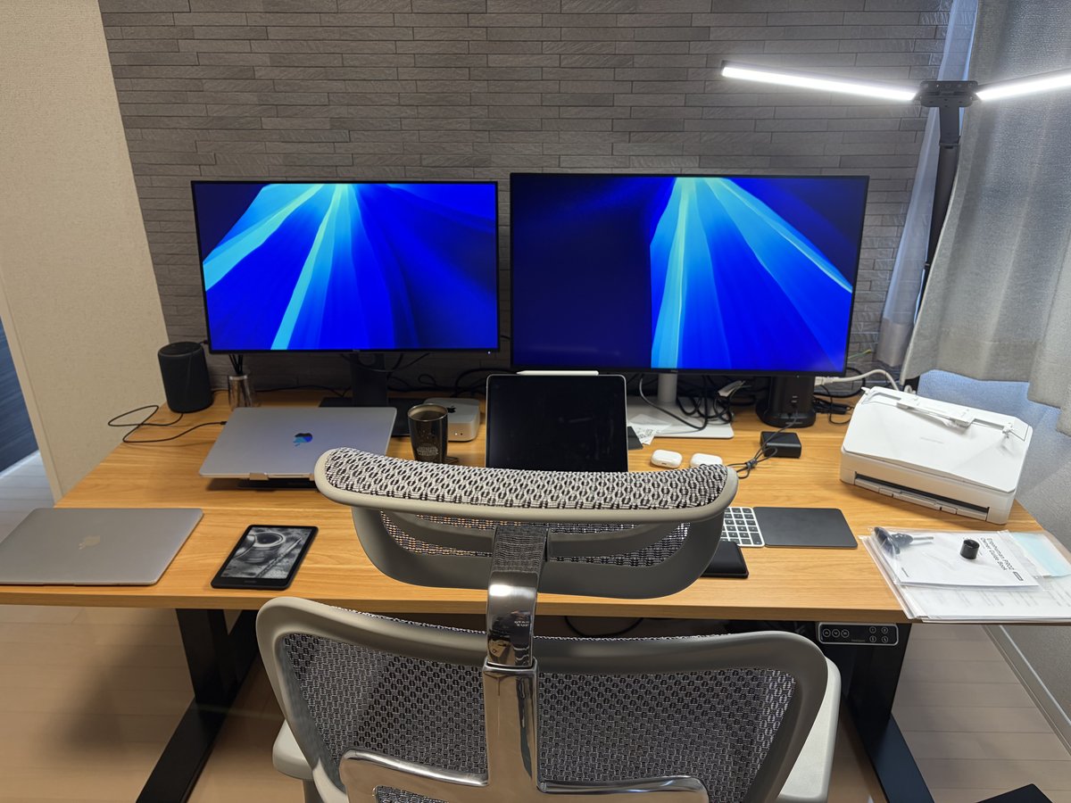 昇降デスクに設置したScanSnap iX2500の実機